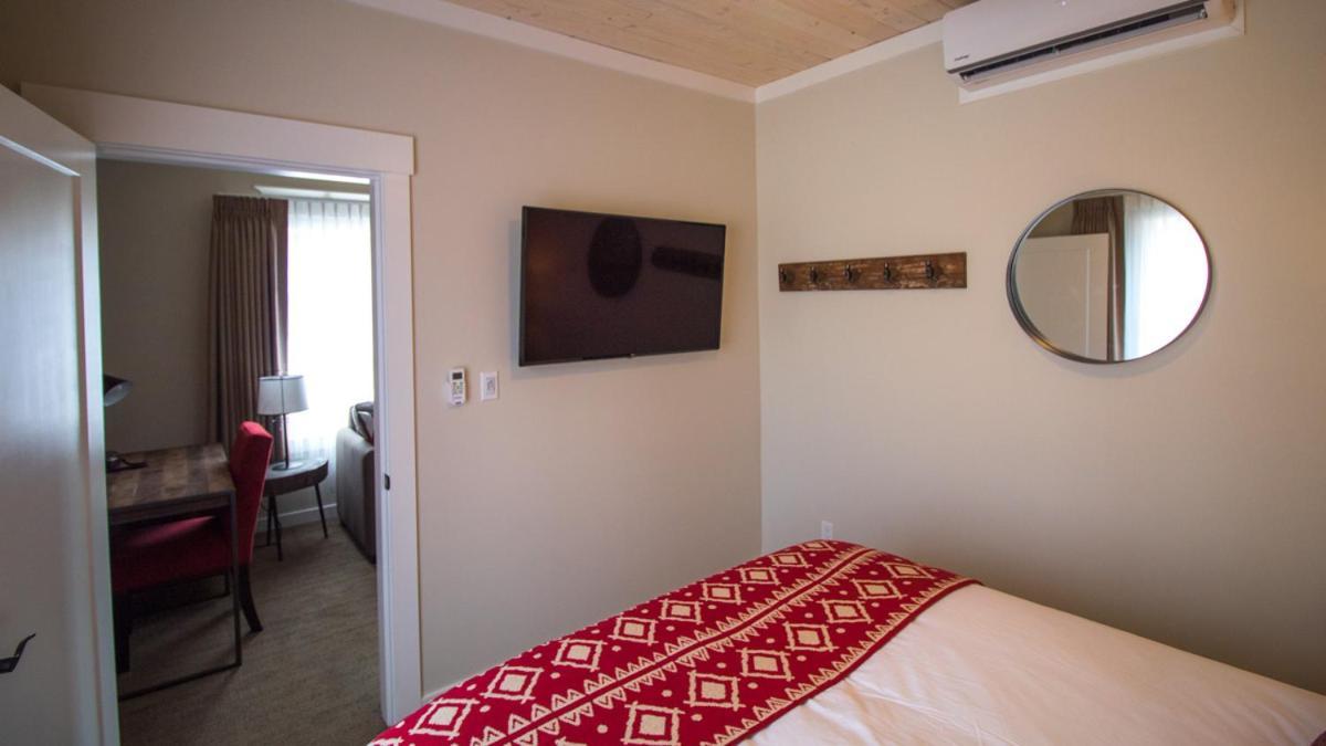 Cranberry Arms Pub And Hotel Нанаймо Экстерьер фото